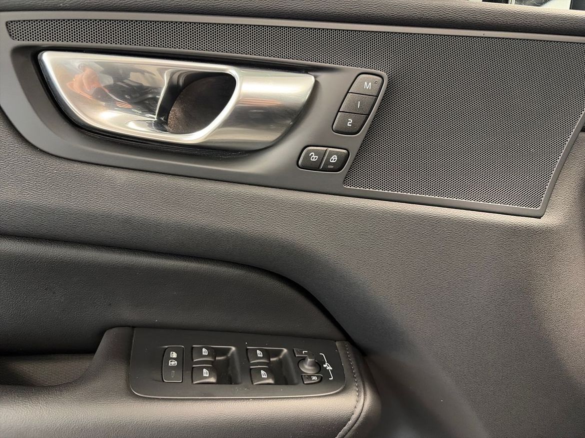 Volvo XC60 2025 - miniatyr 9