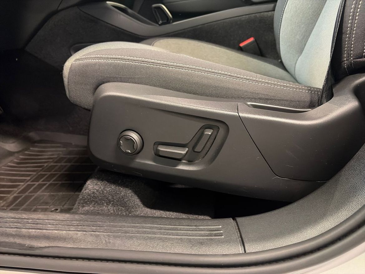 Volvo XC40 2023 - miniatyr 5