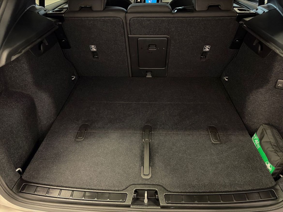 Volvo XC40 2025 - miniatyr 4