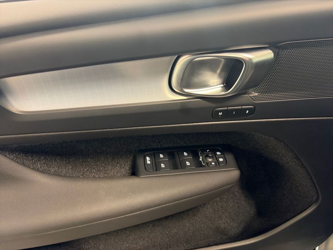 Volvo XC40 2025 - miniatyr 9
