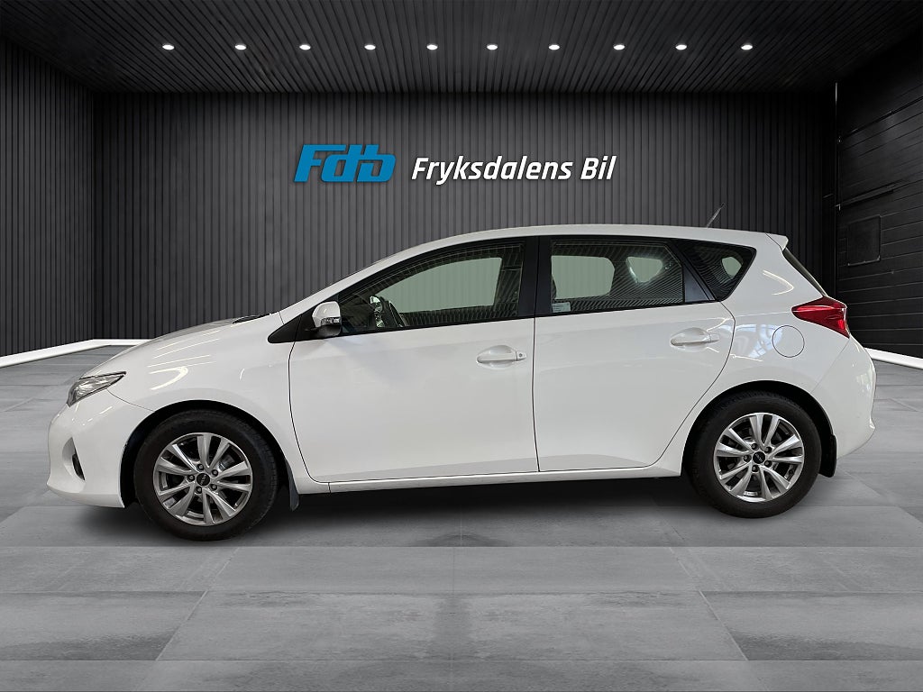 Toyota Auris 2013 - miniatyr 2