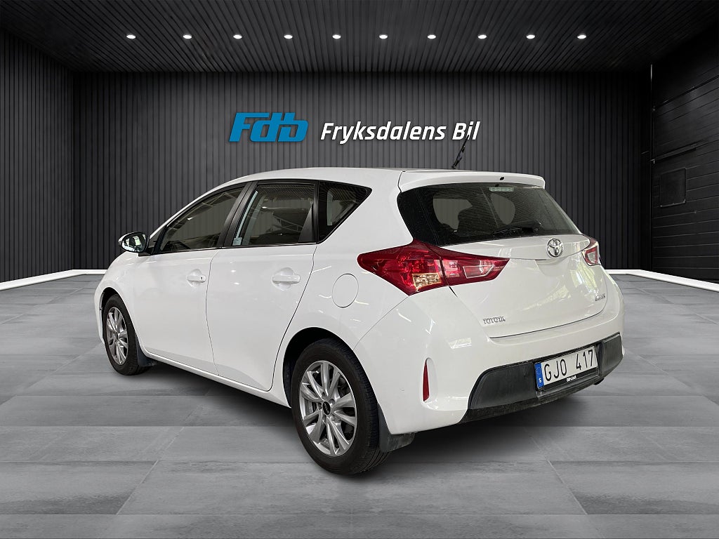Toyota Auris 2013 - miniatyr 3