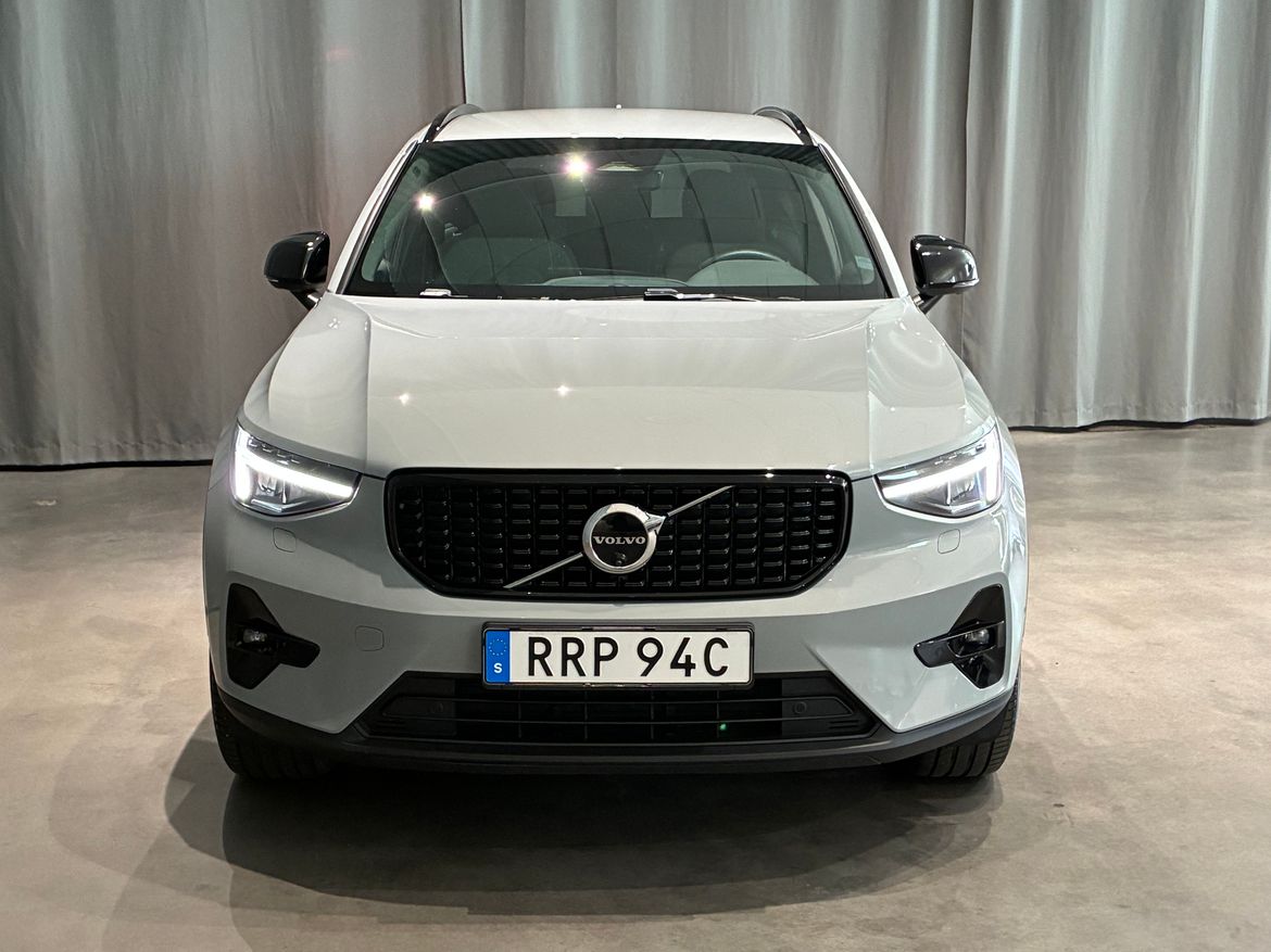 Volvo XC40 2025 - miniatyr 3