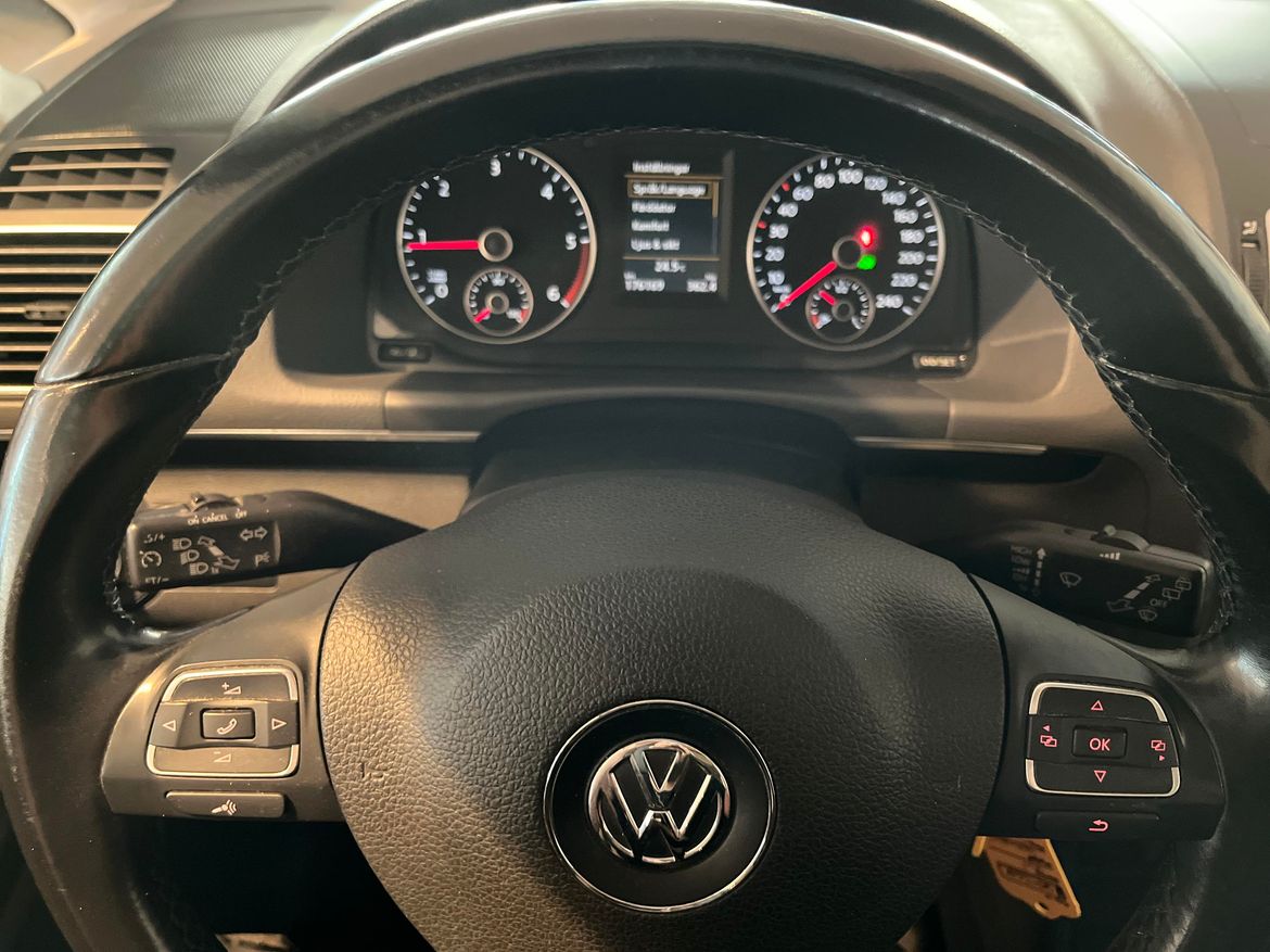 Volkswagen Touran 2015 - miniatyr 21