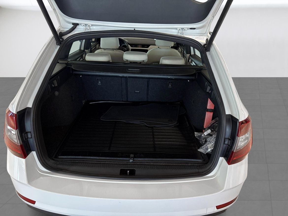 Škoda Octavia 2020 - miniatyr 12
