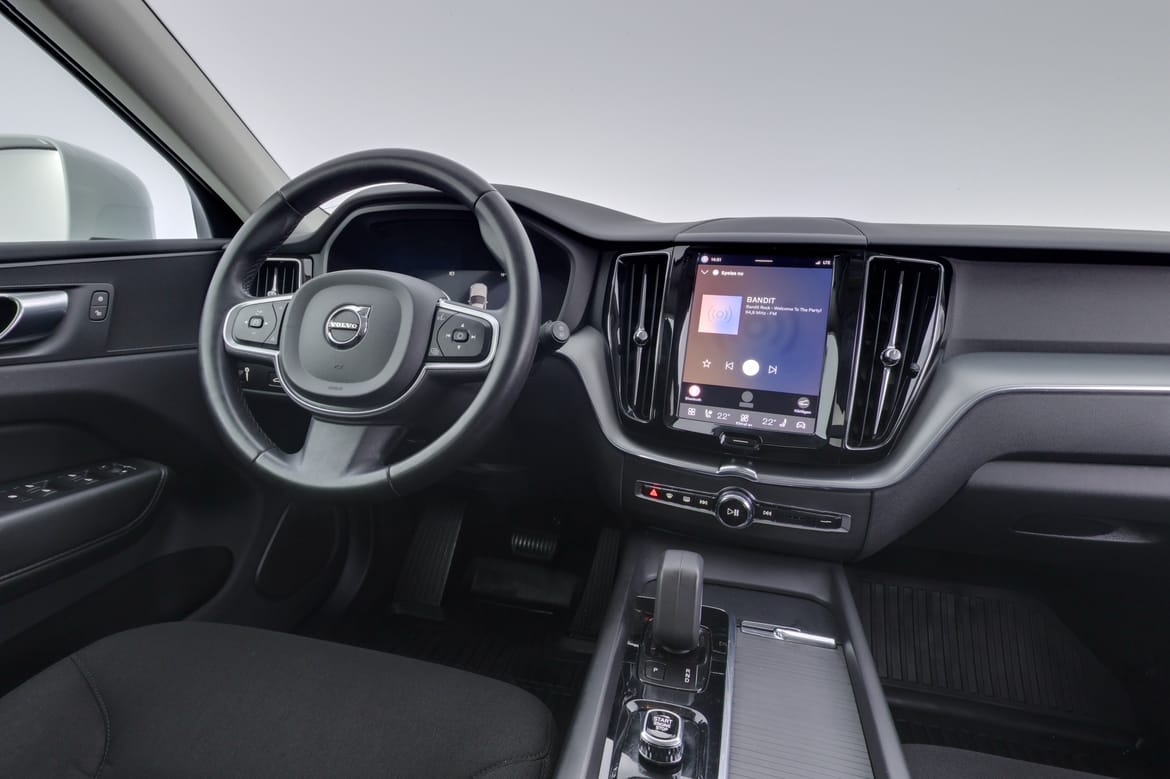 Volvo XC60 2022 - miniatyr 8