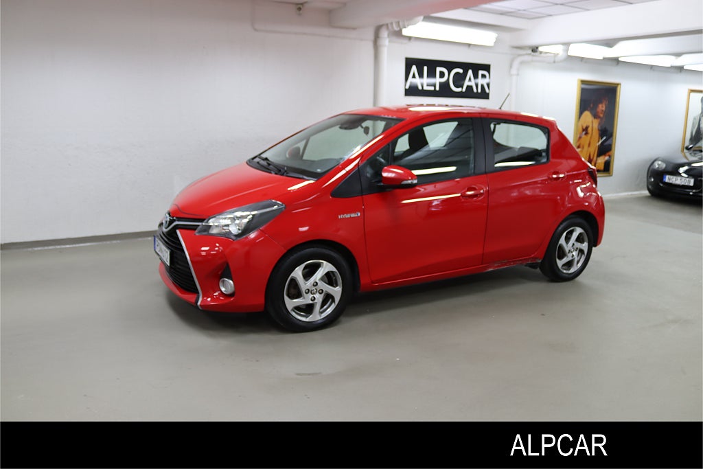 Toyota Yaris HYBRID ACTIVE V-HJUL