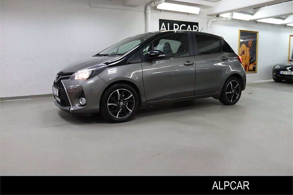 Toyota Yaris HYBRIDE E-CVT ACTIVE, STYLE BI-TONE  V-HJUL