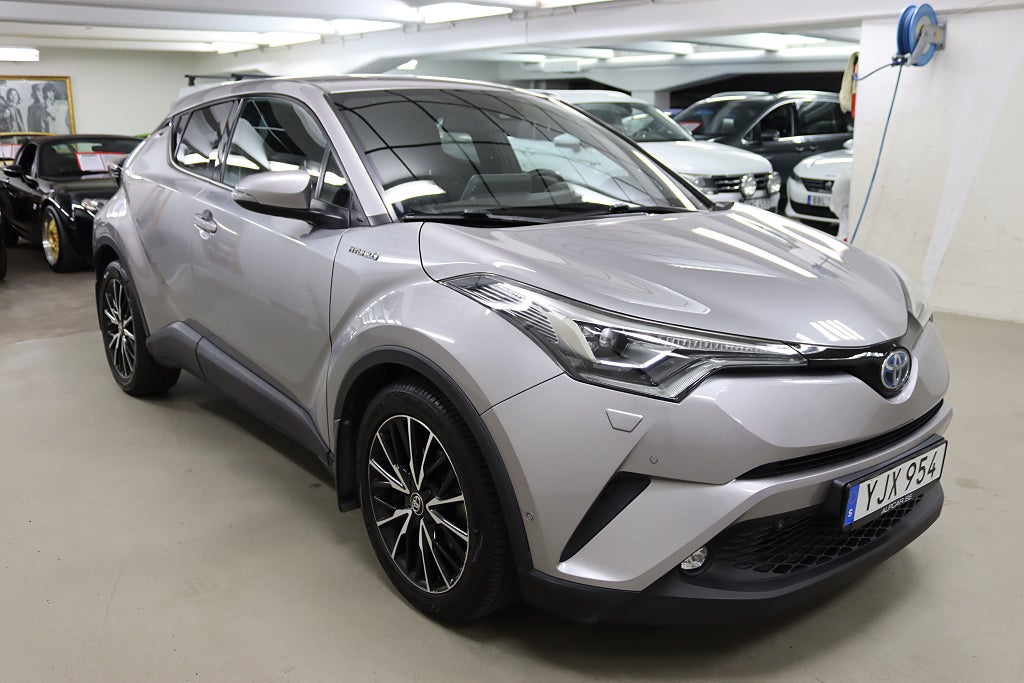 Toyota C-HR 2017 - miniatyr 4