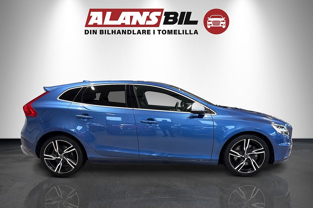 Volvo V40 2018 - miniatyr 2