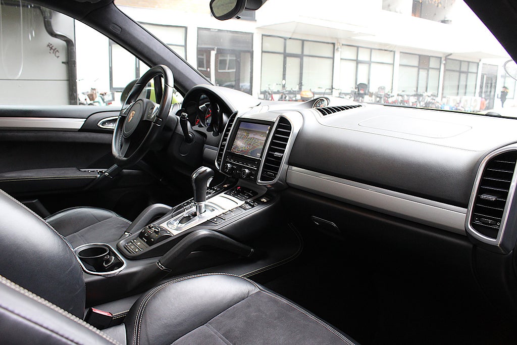 Porsche Cayenne 2013 - miniatyr 4