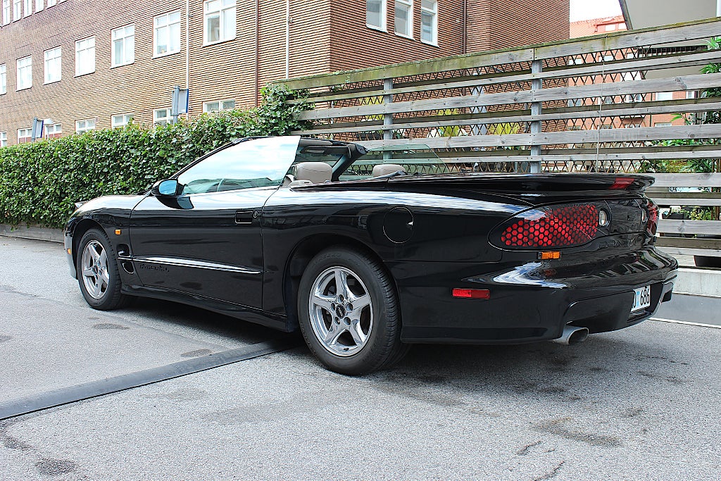 Pontiac Firebird 1998 - miniatyr 3