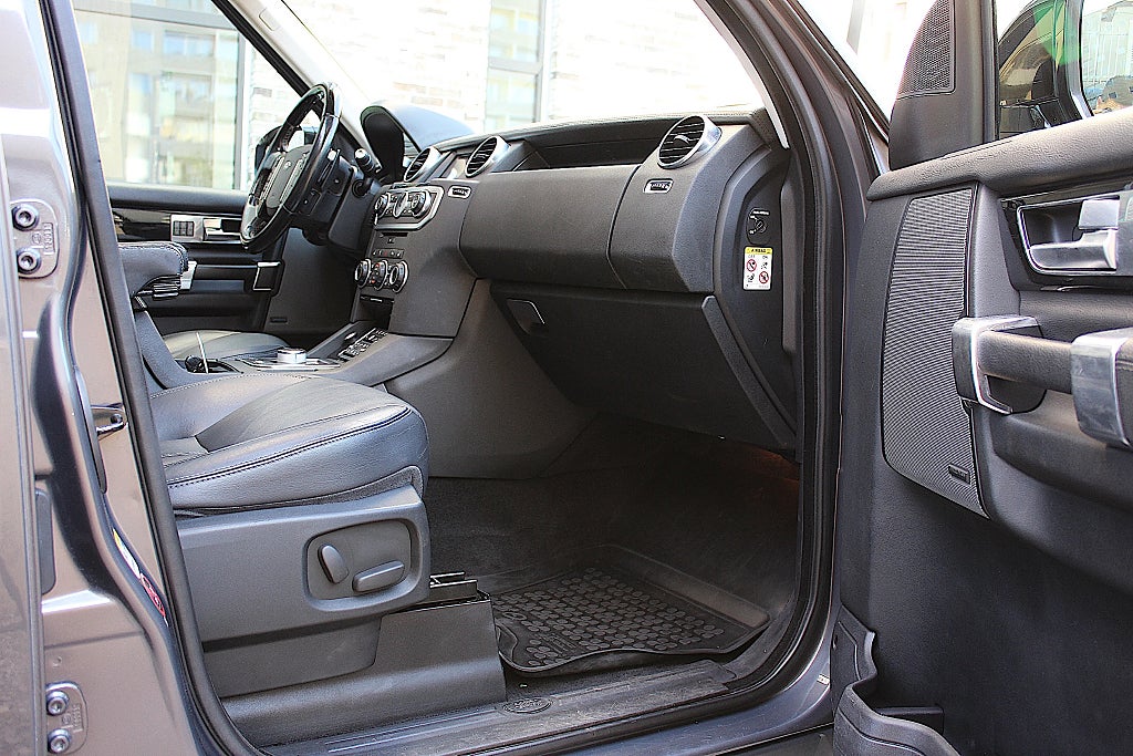 Land Rover Discovery 2016 - miniatyr 24