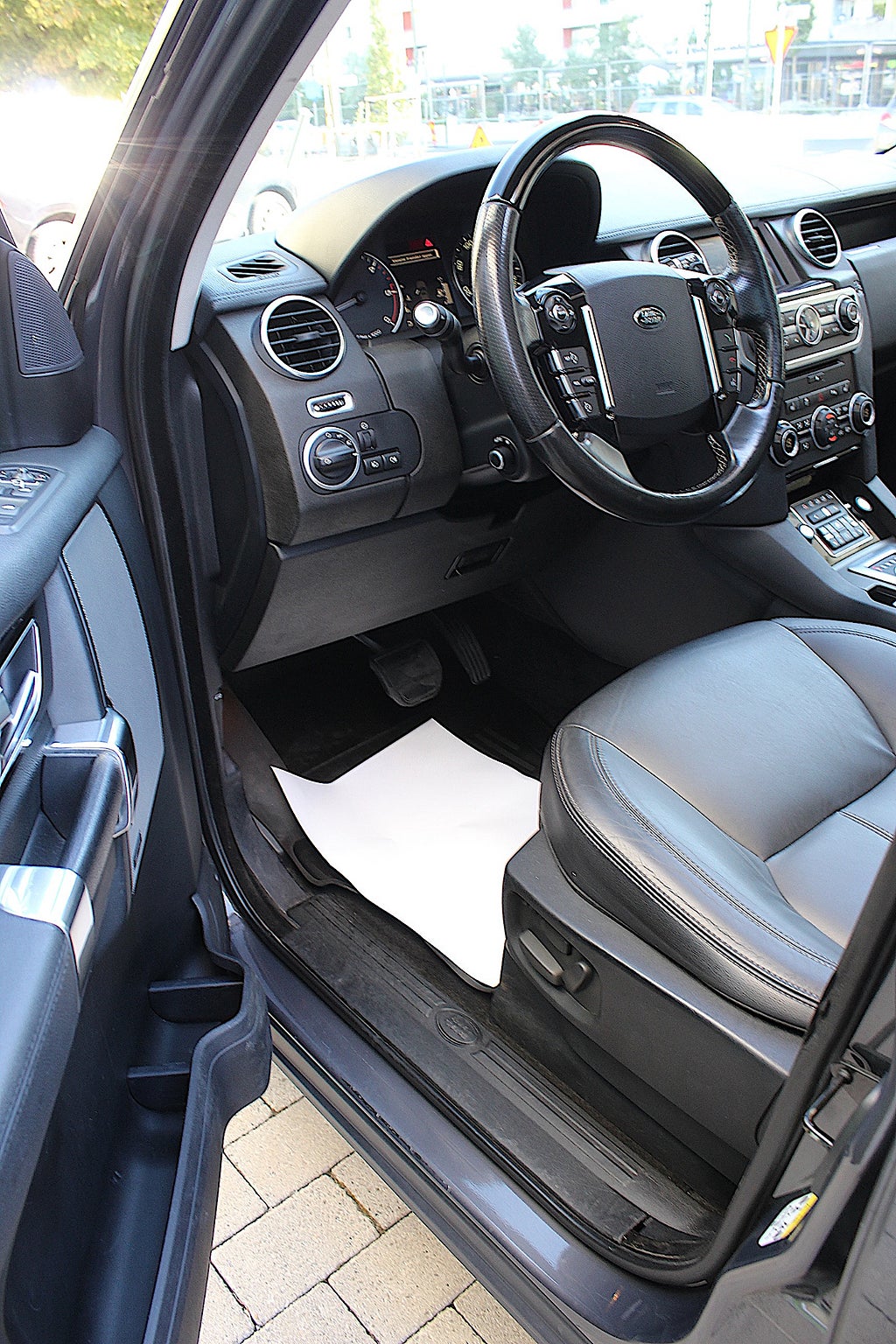 Land Rover Discovery 2016 - miniatyr 28