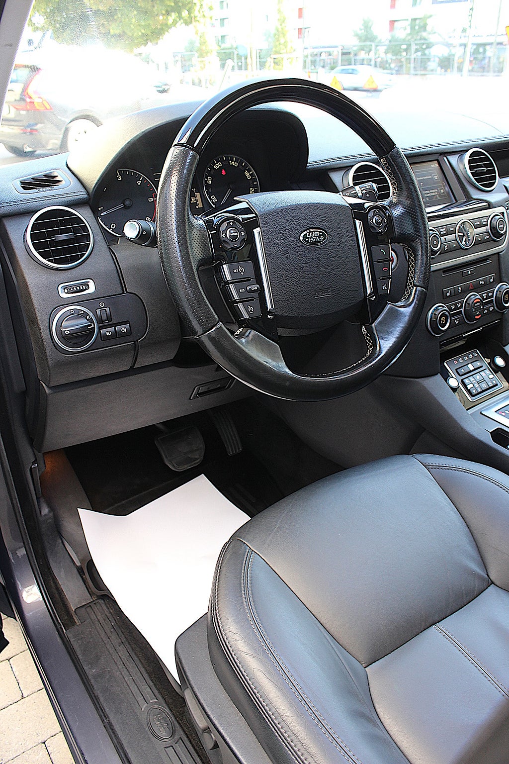 Land Rover Discovery 2016 - miniatyr 29