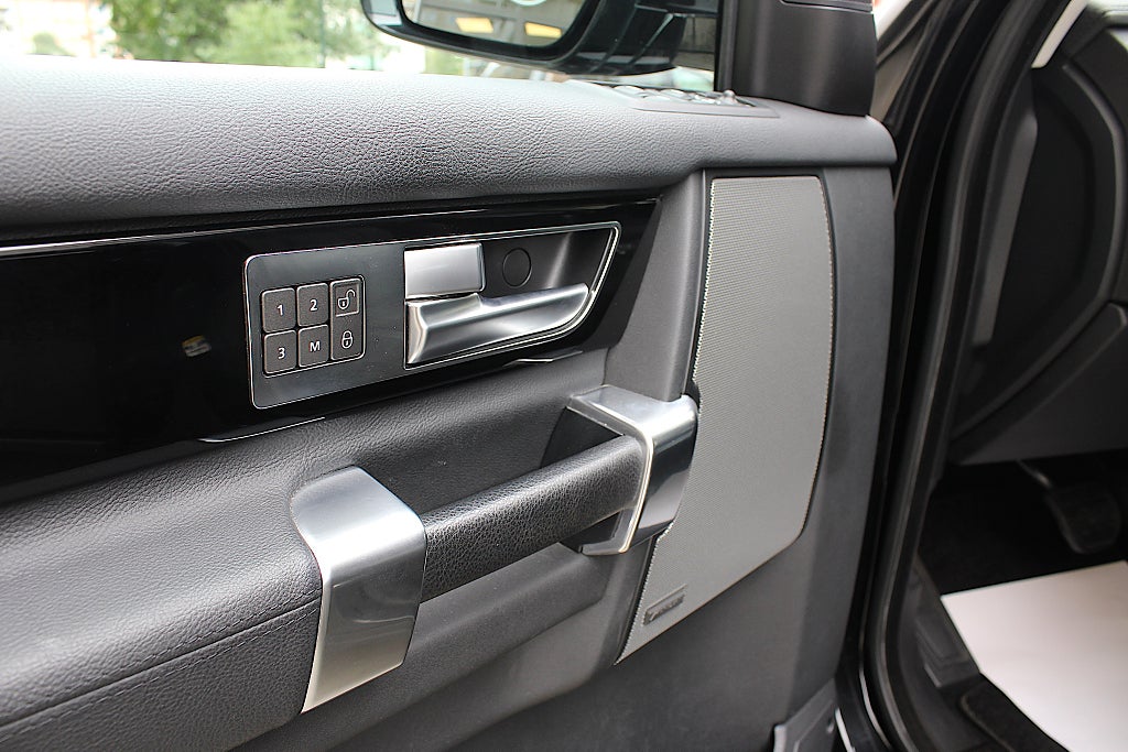 Land Rover Discovery 2016 - miniatyr 23