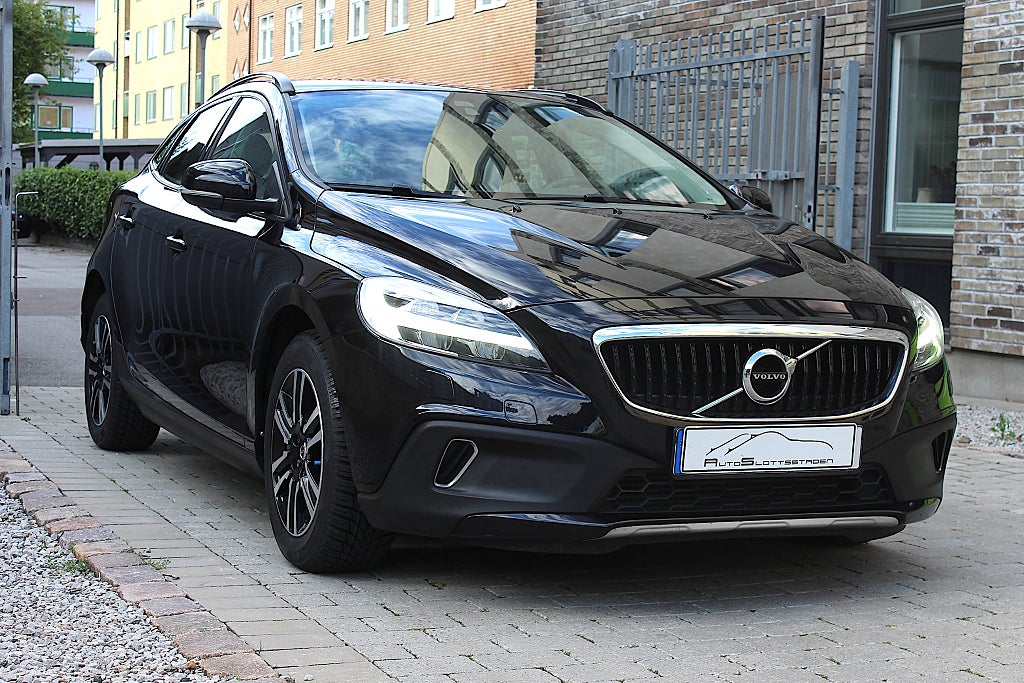 Volvo V40 Cross Country 2017 - bild 1 av 37