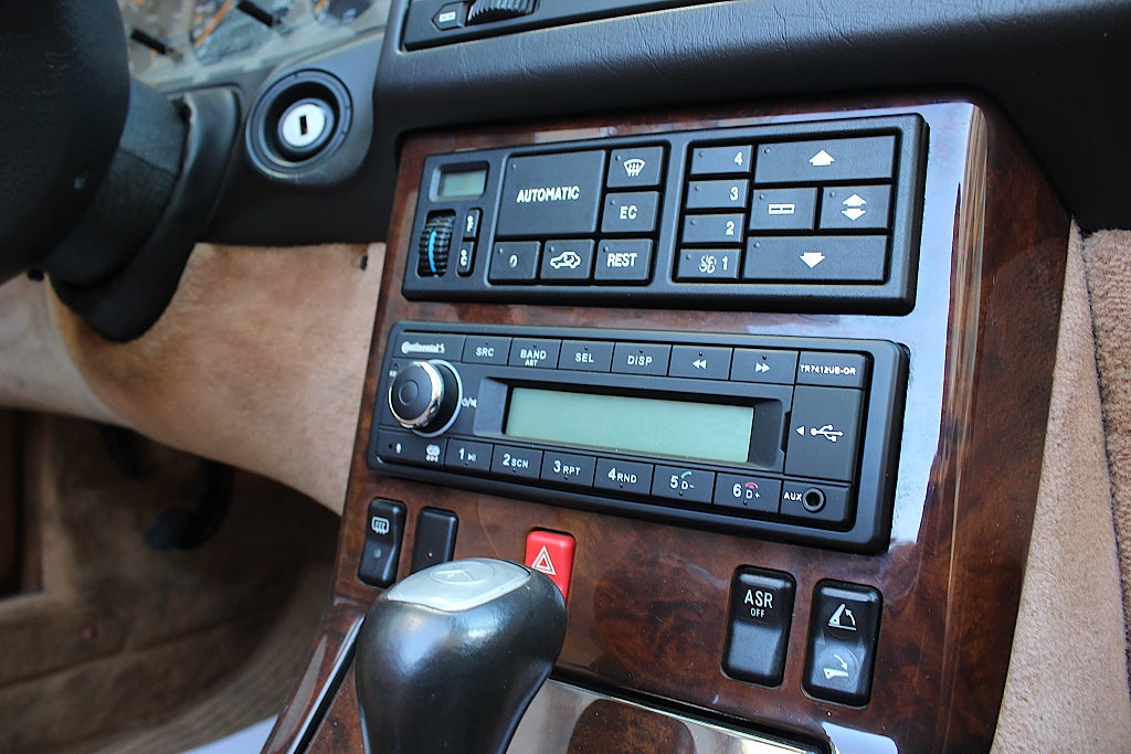 Mercedes-Benz SL 1995 - miniatyr 27