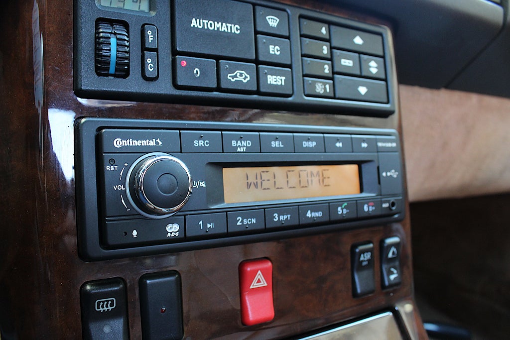 Mercedes-Benz SL 1995 - miniatyr 30
