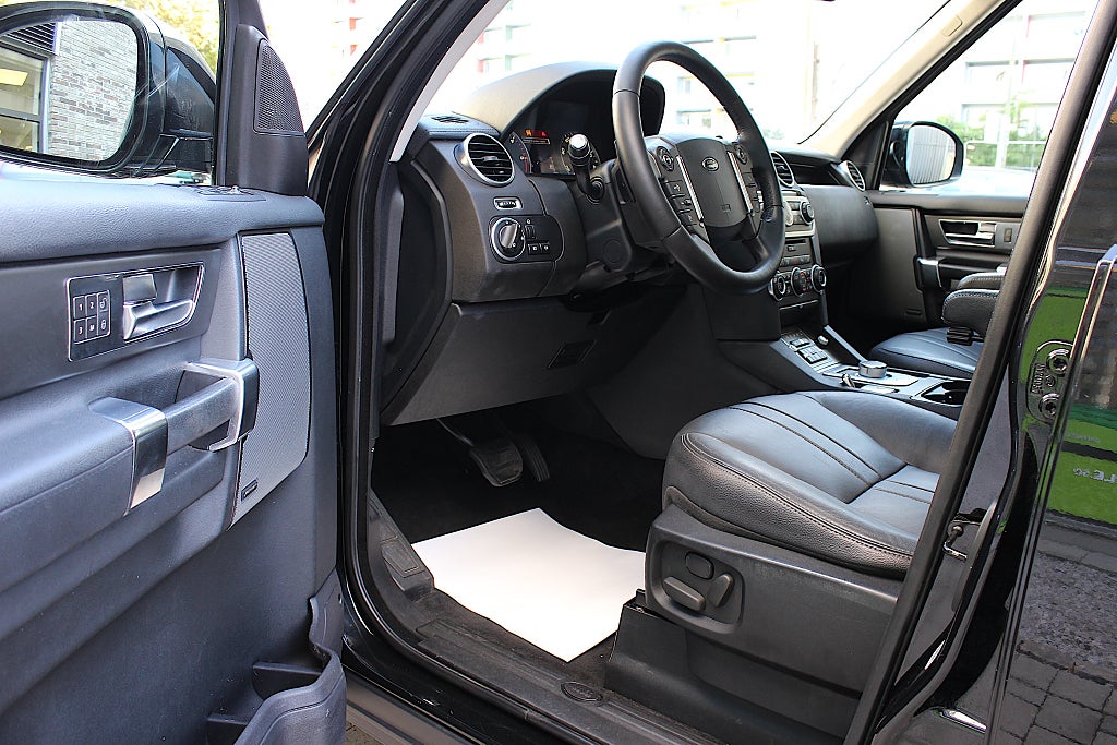 Land Rover Discovery 2016 - miniatyr 24
