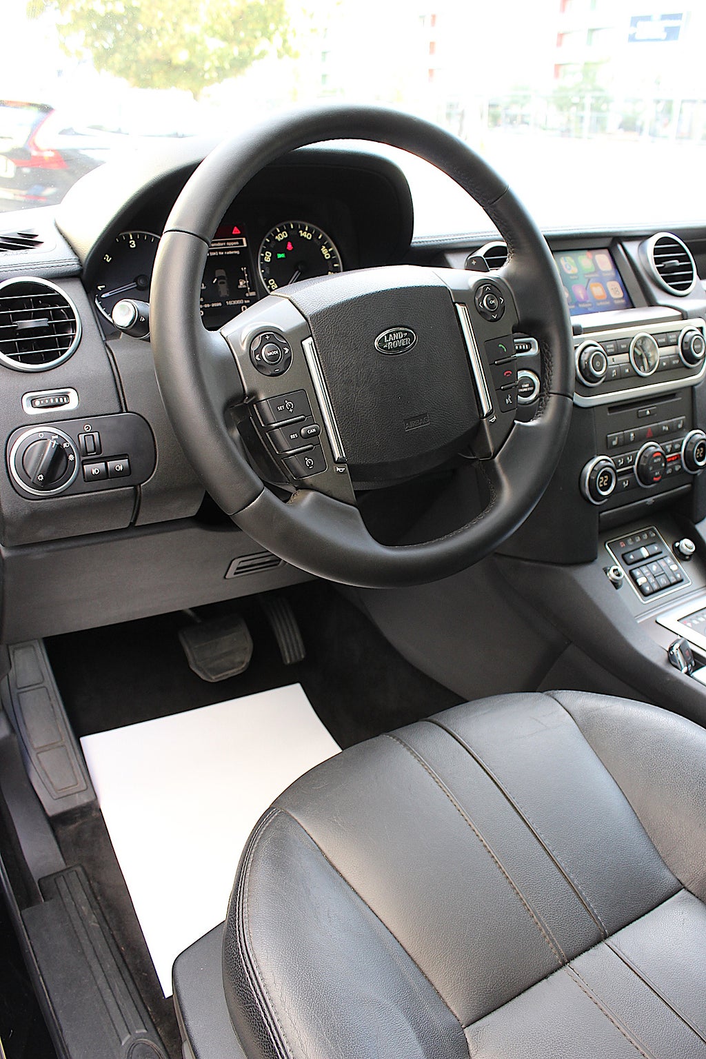 Land Rover Discovery 2016 - miniatyr 36