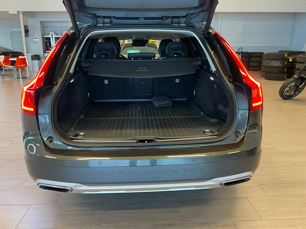 Volvo V90 Cross Country 2020 - miniatyr 6