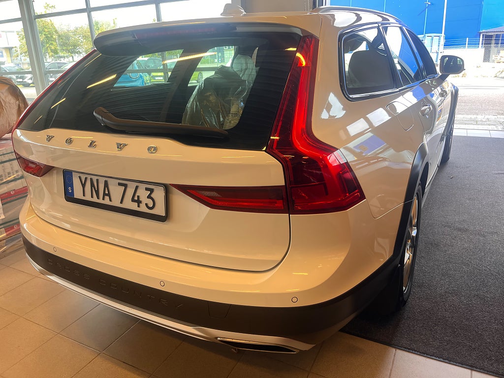 Volvo V90 Cross Country 2019 - miniatyr 4
