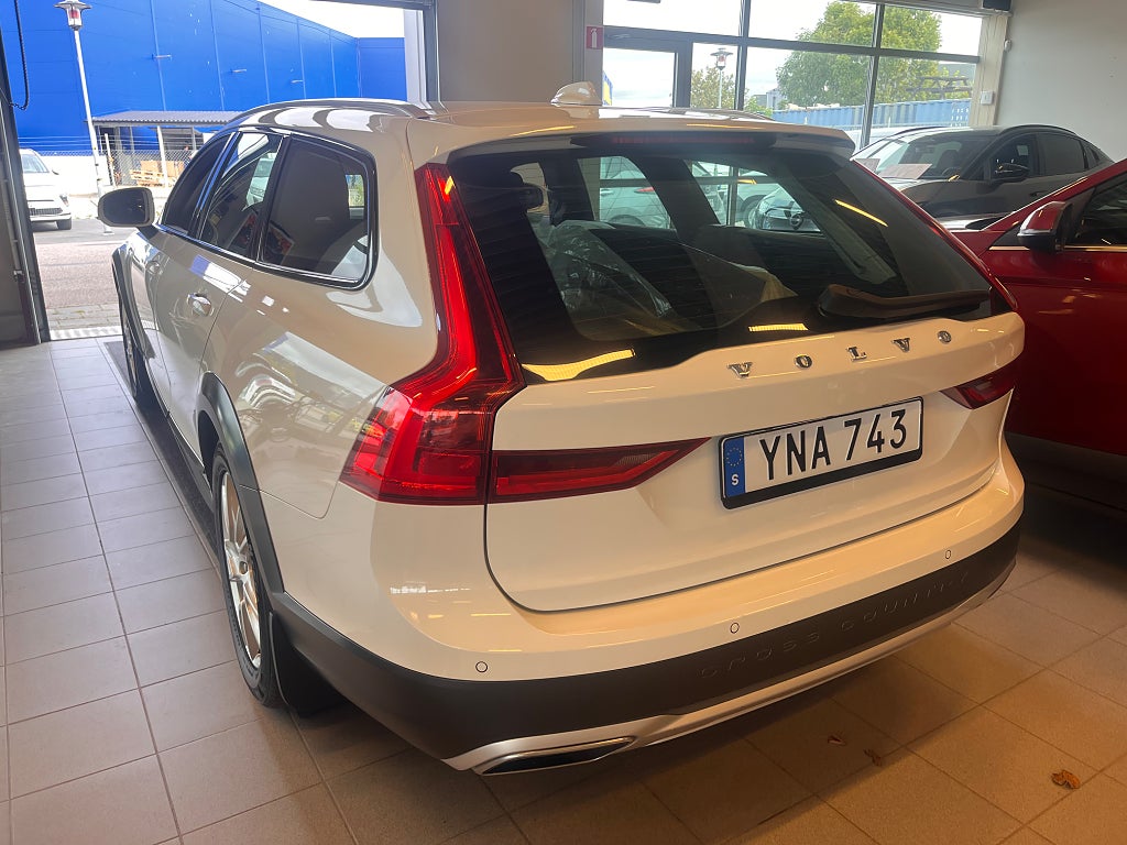 Volvo V90 Cross Country 2019 - miniatyr 5