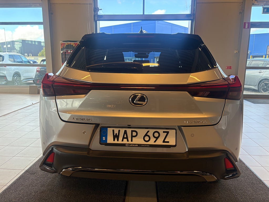 Lexus UX 2023 - miniatyr 6