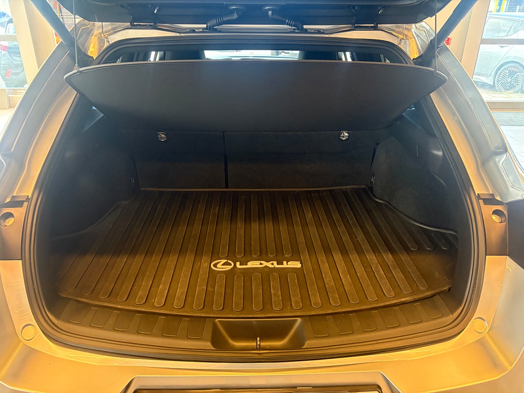 Lexus UX 2023 - miniatyr 9