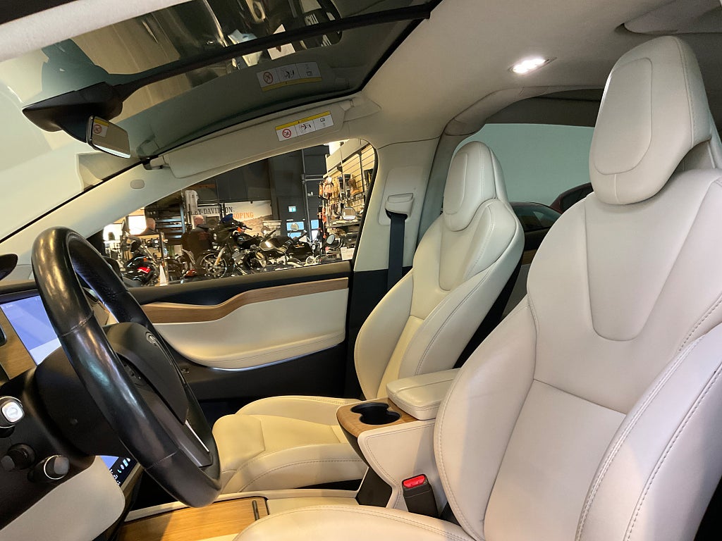 Tesla Model X 2019 - miniatyr 9