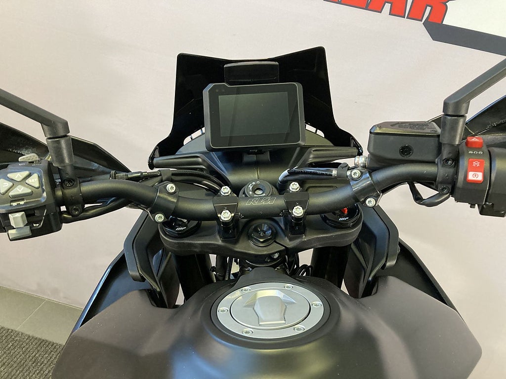 KTM 890 2023 - miniatyr 13