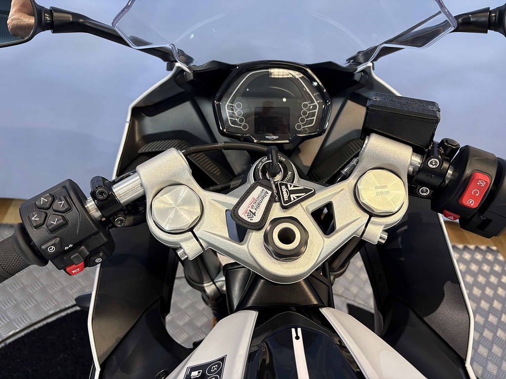 Triumph Daytona 2024 - miniatyr 15