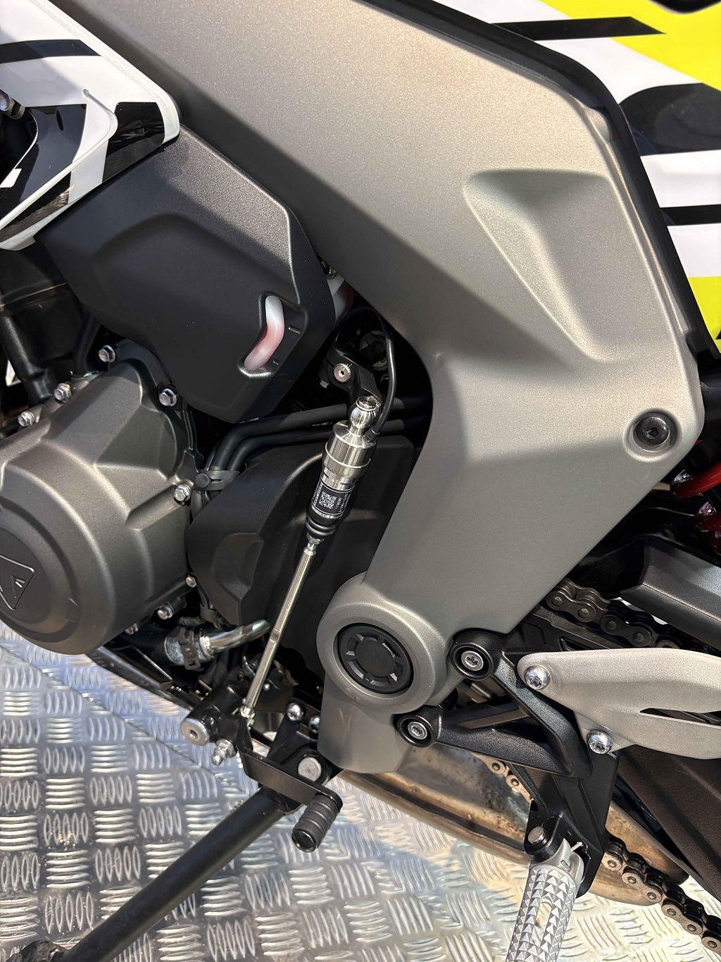 Triumph Daytona 2024 - miniatyr 16