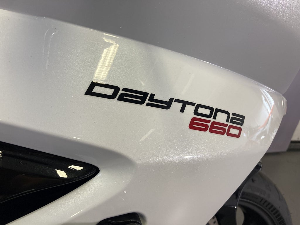 Triumph Daytona 2024 - miniatyr 17