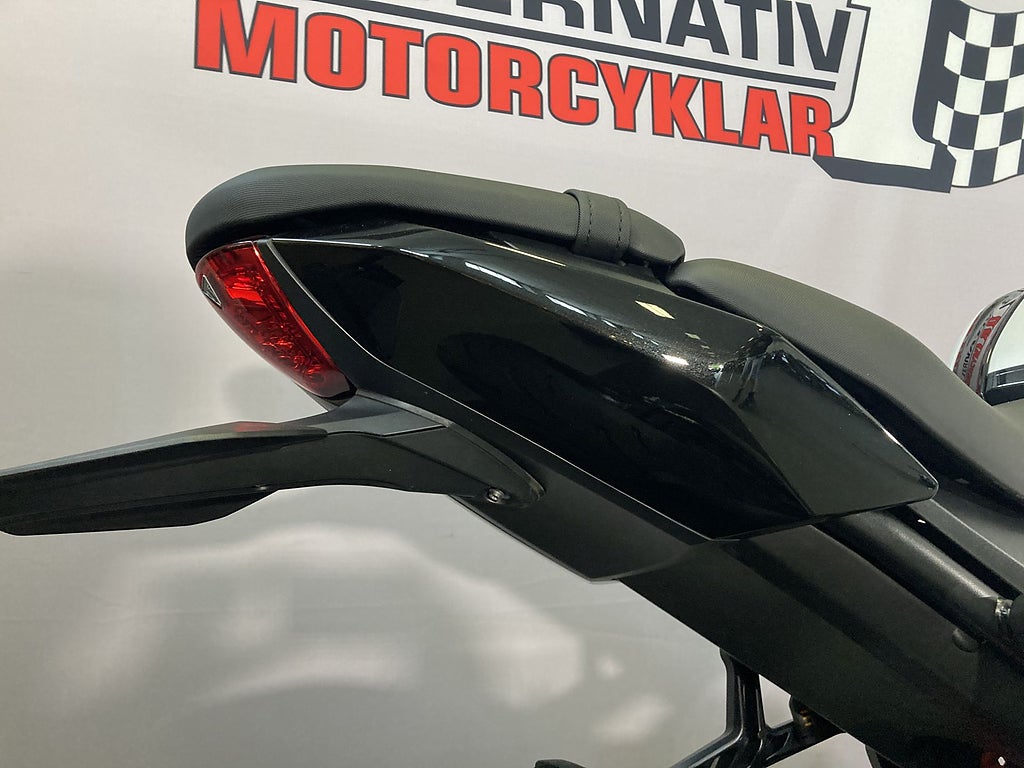 Triumph Daytona 2024 - miniatyr 19