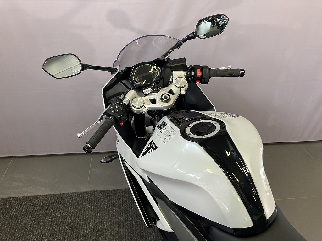 Triumph Daytona 2024 - miniatyr 20