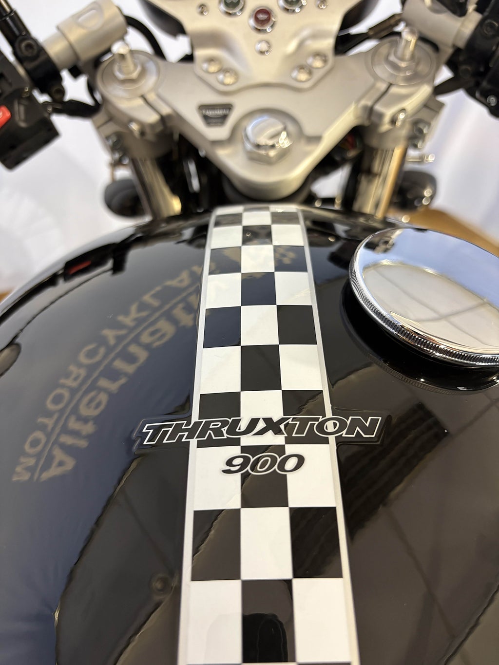 Triumph THRUXTON 900 2004 - miniatyr 11