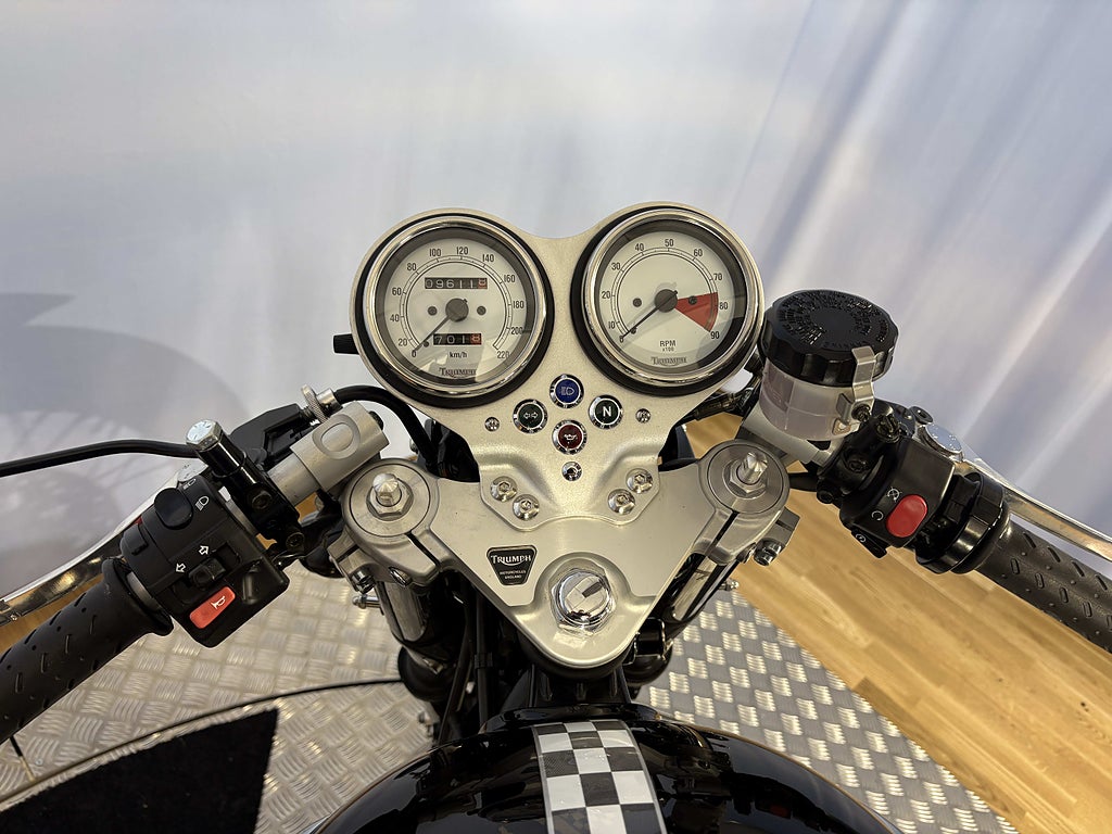 Triumph THRUXTON 900 2004 - miniatyr 13