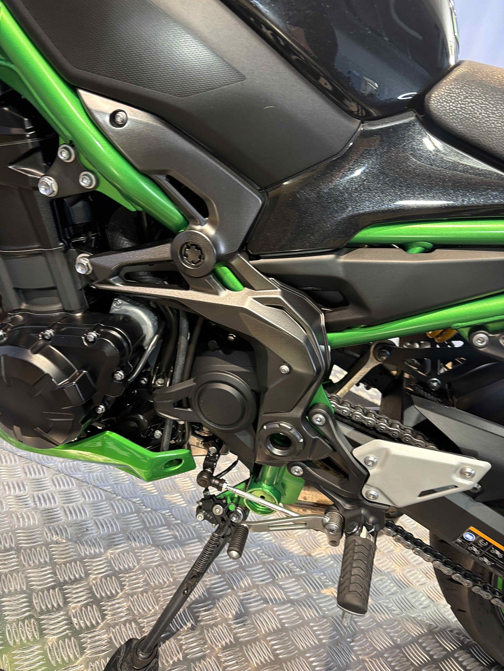 Kawasaki Z900 2024 - miniatyr 17