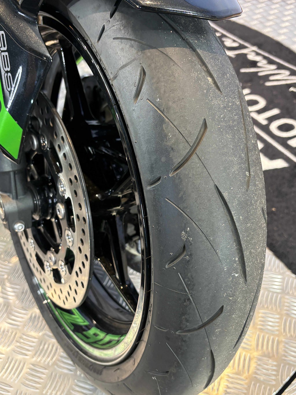 Kawasaki Z900 2024 - miniatyr 9