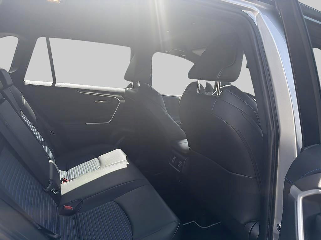 Toyota RAV4 2021 - miniatyr 8