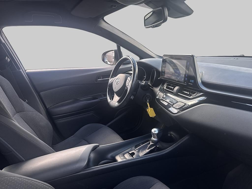 Toyota C-HR 2017 - miniatyr 6