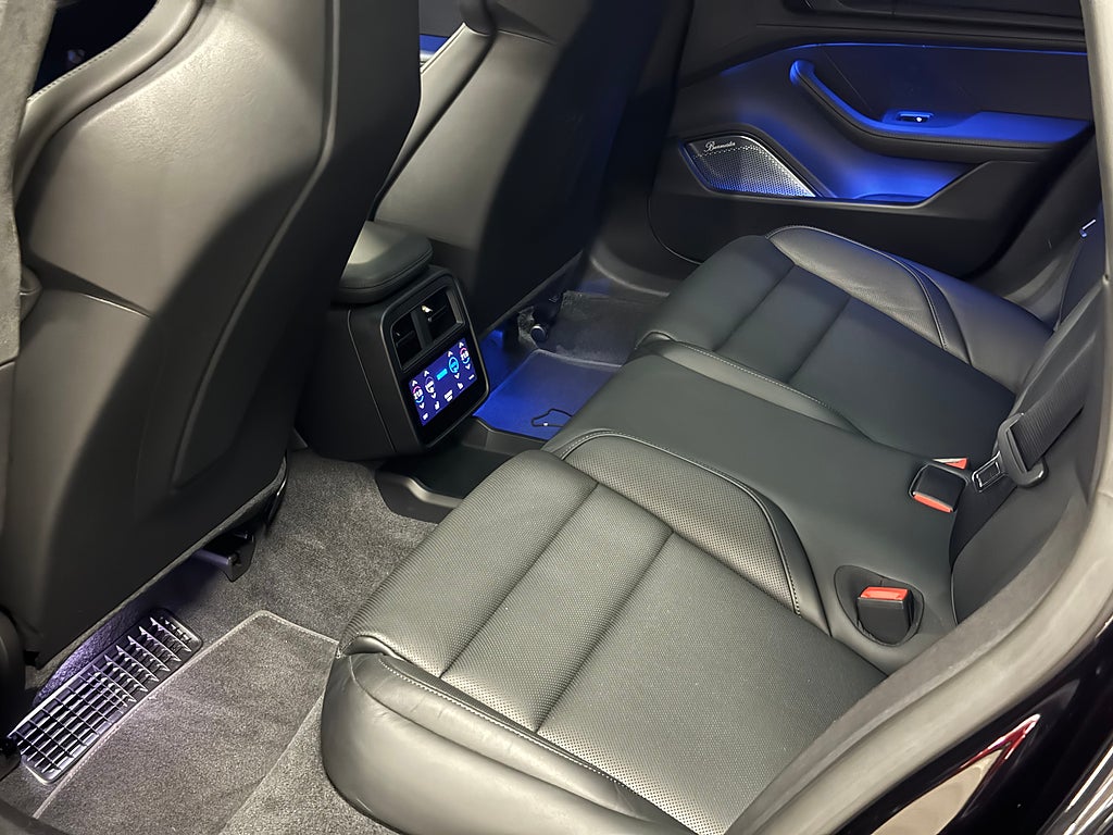 Porsche Taycan 2020 - miniatyr 12
