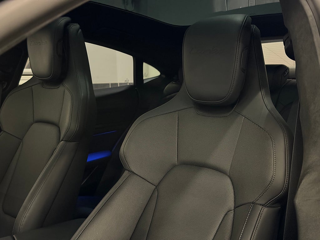 Porsche Taycan 2020 - miniatyr 9