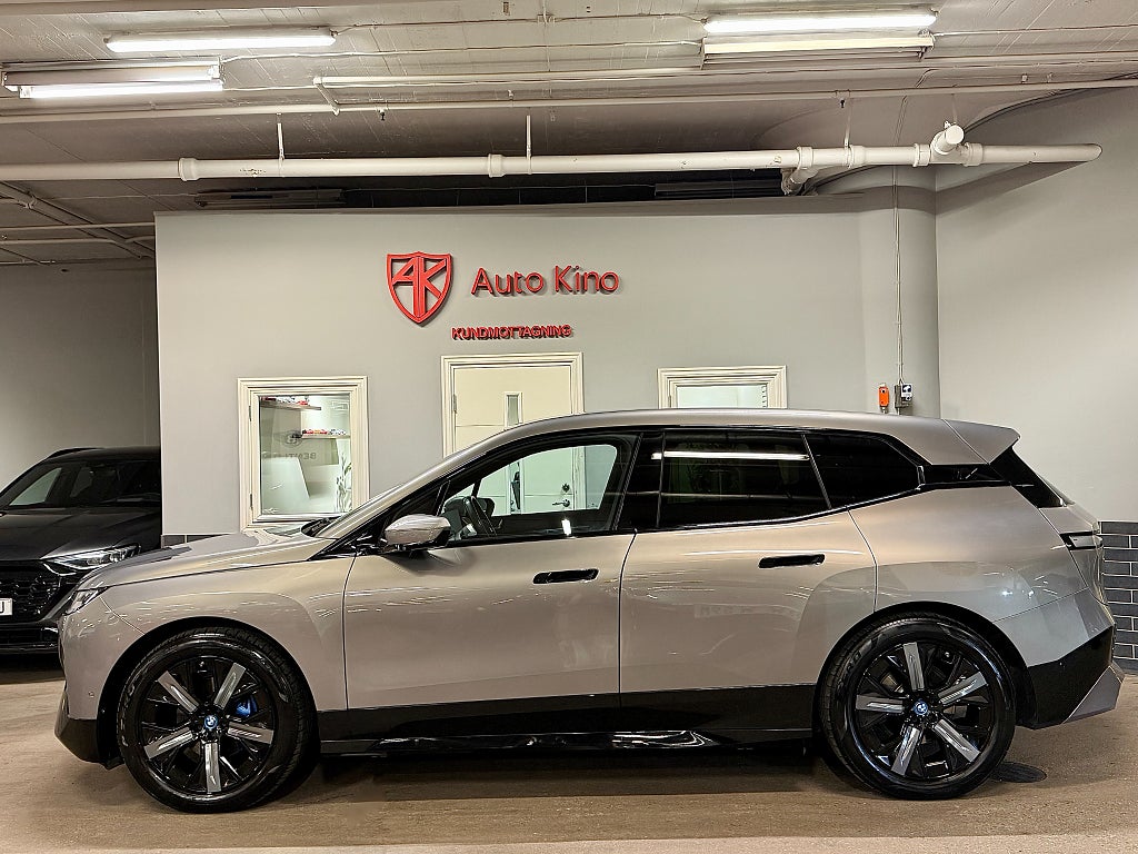 BMW iX xDrive40 Comfort Sport line Panorama SE SPEC SE PRIS