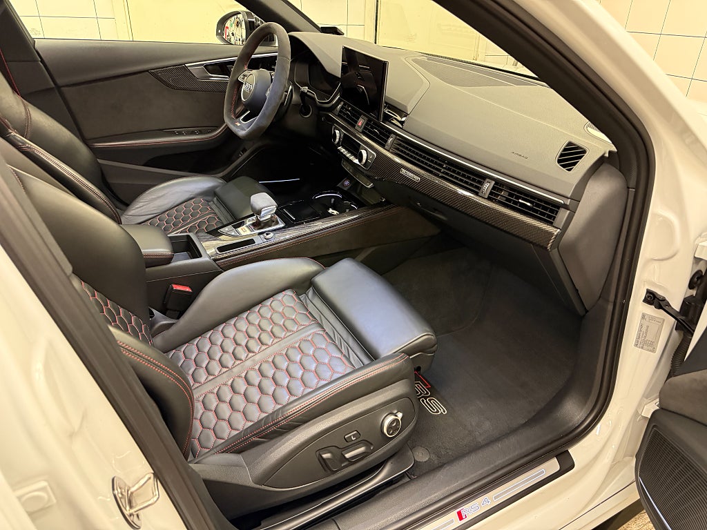 Audi RS4 2020 - miniatyr 13