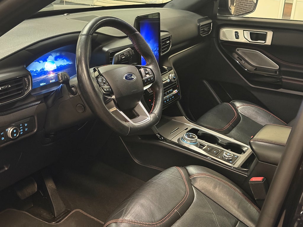 Ford Explorer 2021 - miniatyr 5