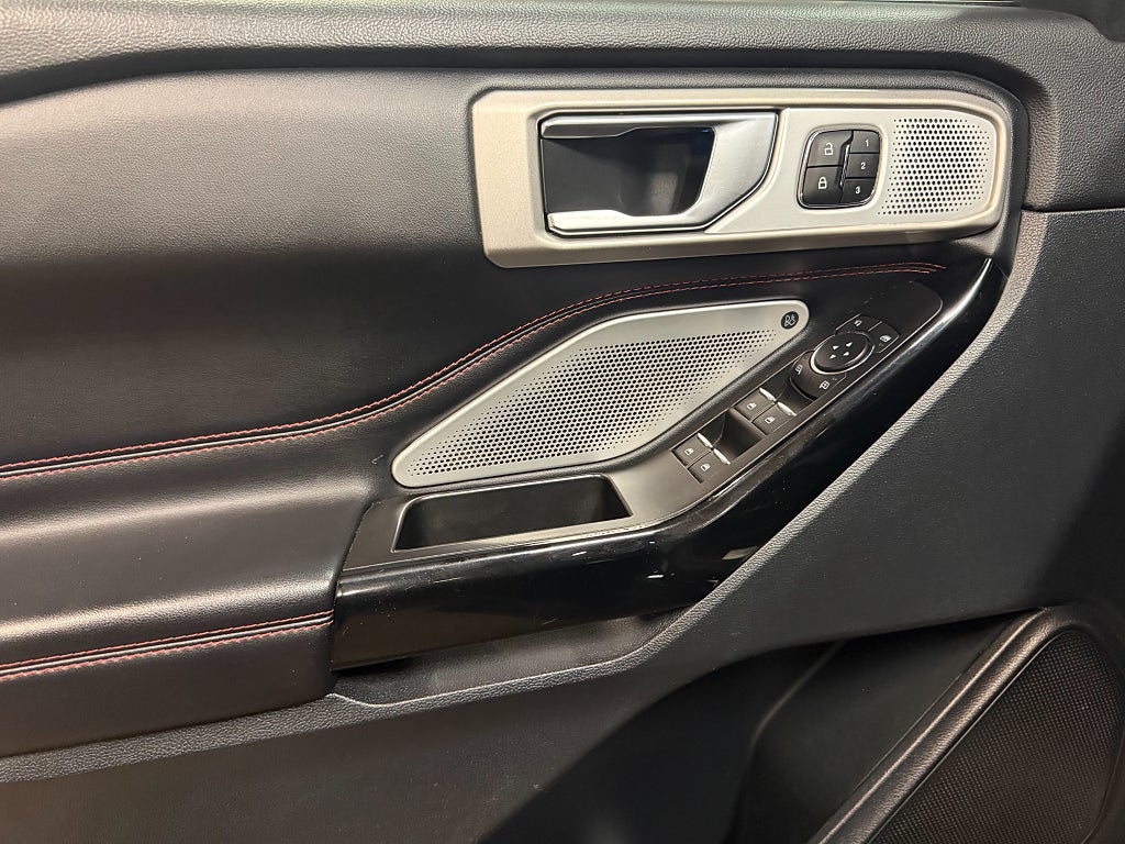 Ford Explorer 2021 - miniatyr 9