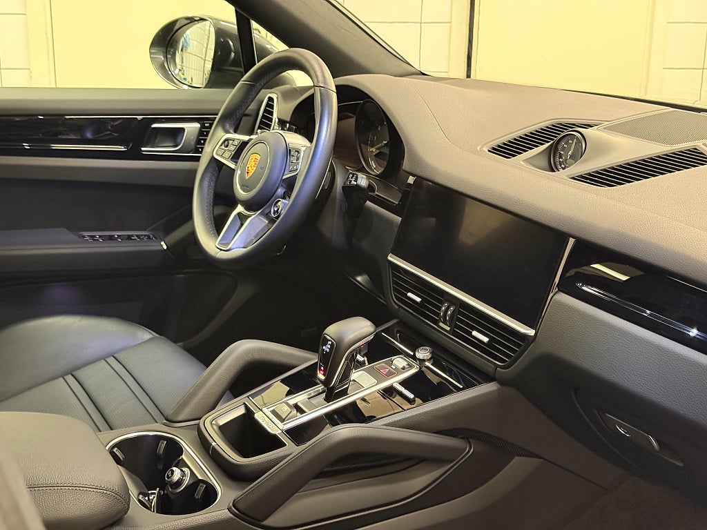 Porsche Cayenne 2021 - miniatyr 12
